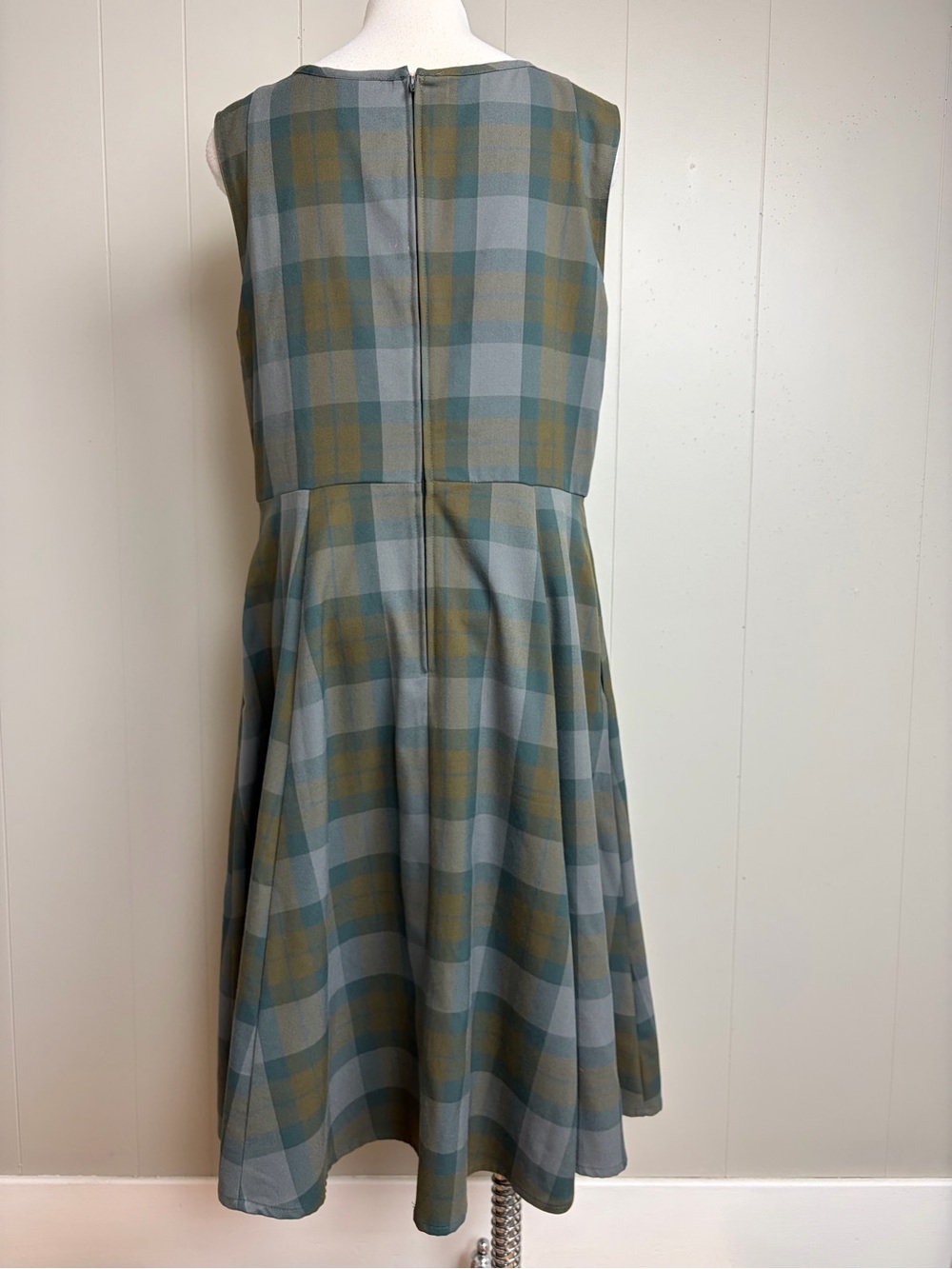 Outlander The Series x Torrid Plaid Fit & Flare Dress Size 12 - Picture 3 of 7